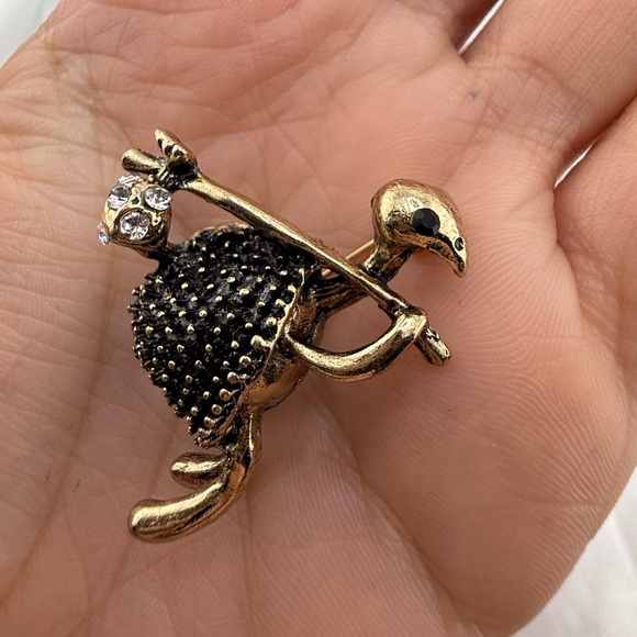 Gold and Black Turtle Brooch - Picture 5 of 5